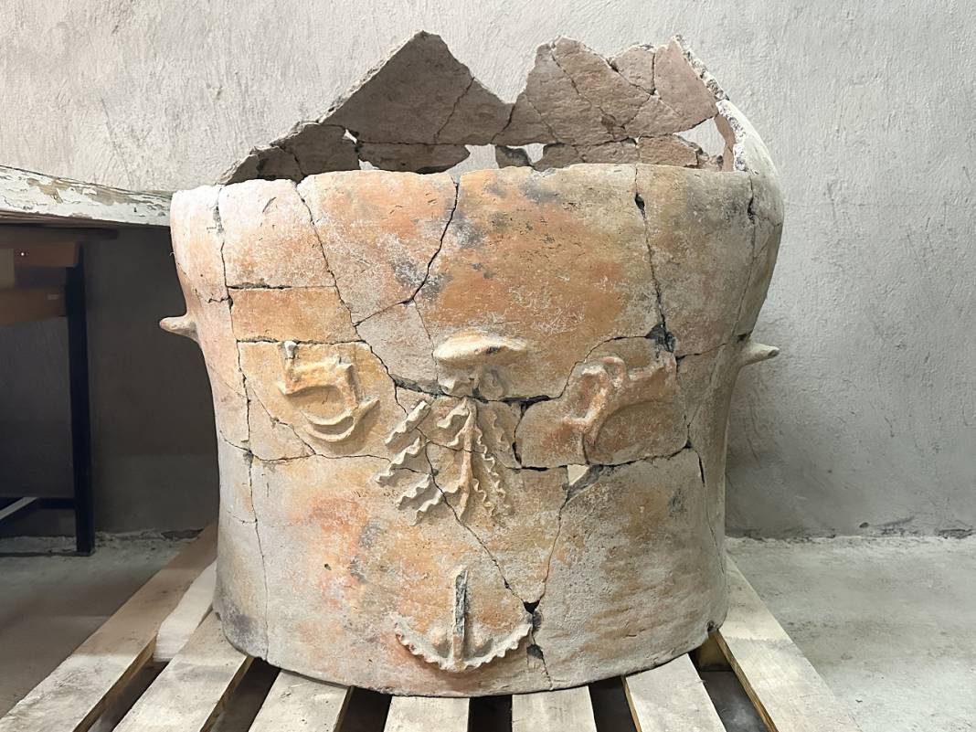 Konya'da insan yüzlü 5 bin yıllık küp bulundu! Orada yaşamayı reddetmişler 1
